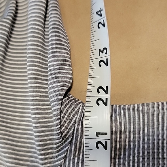 Under Armour Size M Gray & White Striped 1/4 Zip Long Sleeve Pullover, NEW w/Tag - Picture 8 of 11